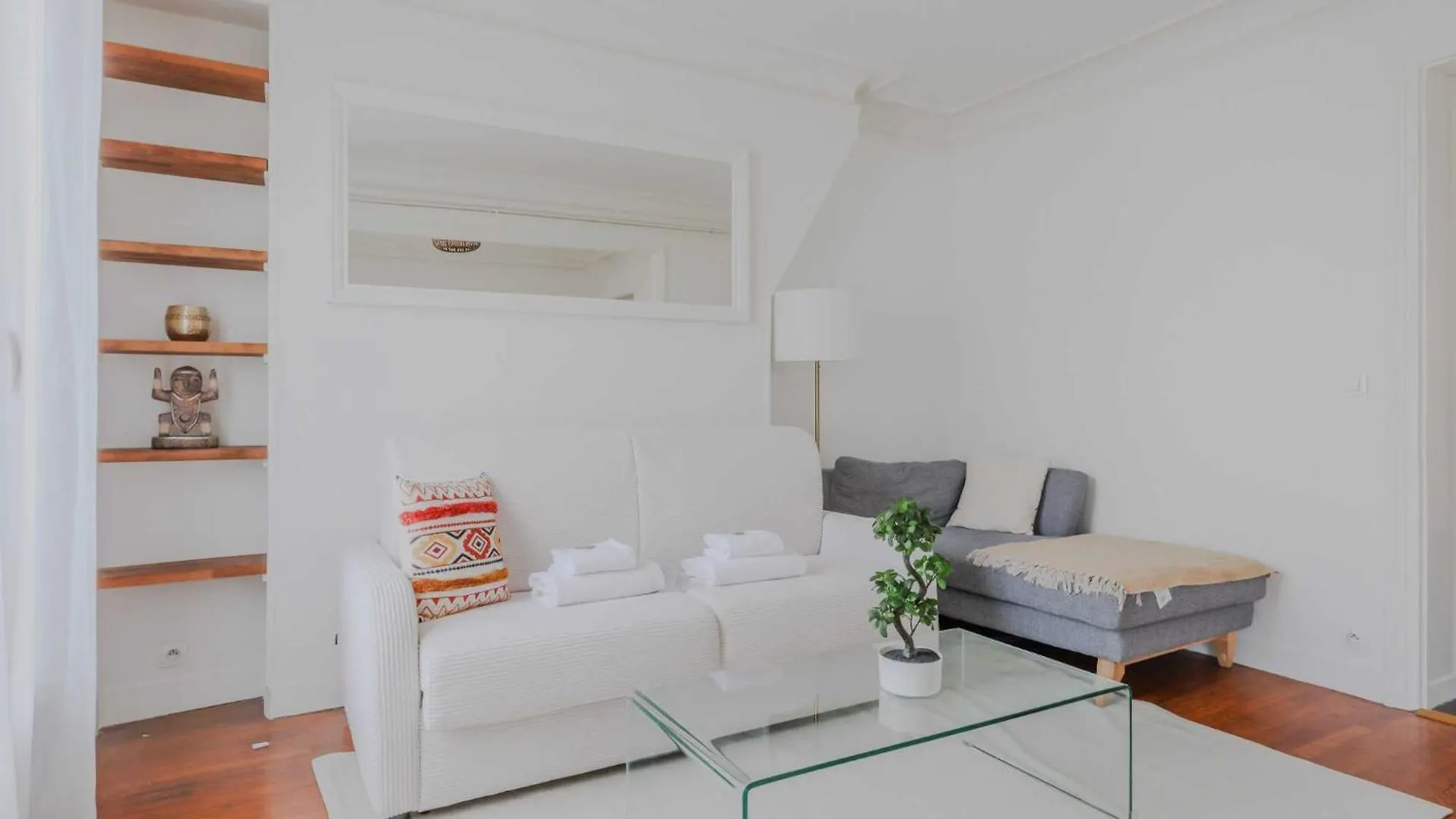 Peaceful Apartment - 1Bd- 4P - Montmartre パリ 0*,  フランス